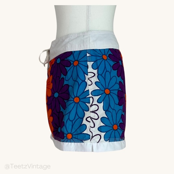 SOLD - Y2K FLOWER POWER SKIRT - Picture 4 of 6